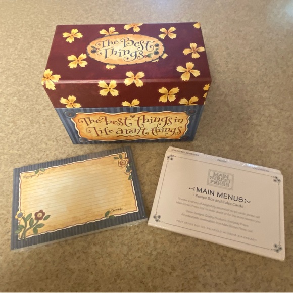 Recipe Box with index cards and recipe cards - Picture 7 of 8